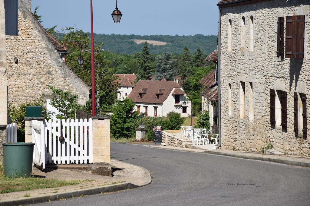 Le Petit Relais Hotel Calès Buitenkant foto